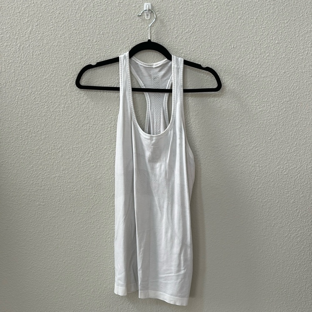 lululemon work out tank.